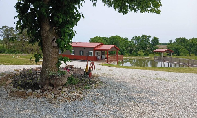 Kirksville Cabina | New tiny home in an incredible private setting among all nature has to offer.