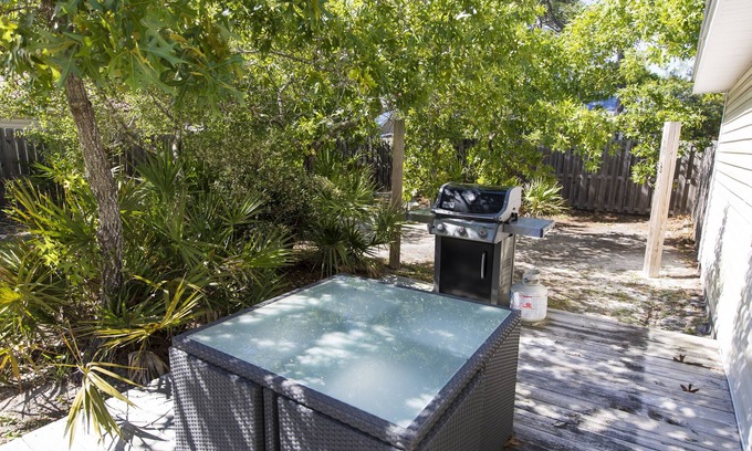 Gulfview Heights Casa | New to Dune Allen Realty! 10-min walk or 2-minute golf cart ride away to beach!