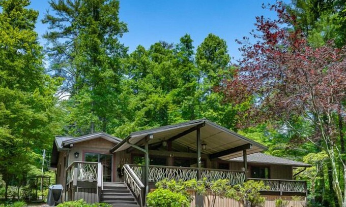 Lake Toxaway Cabaña | New to Rental Market! Introducing Lake Front Crest Cottage!