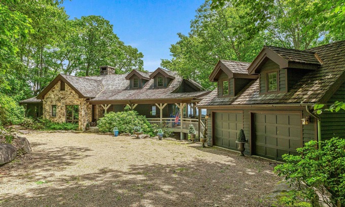 Lake Toxaway Casa | New To Rental Market!