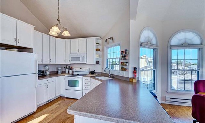 South Beach Haven Casa | Spectacular Home w/Ocean Views, 5 Decks. Steps to Beach!