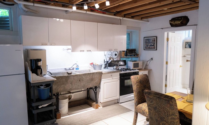 Nantucket Town Apartamento | New to VRBO! 2/1 Mid Island Apartment, Sleeps 5