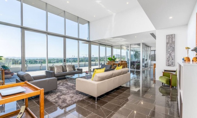 Forrest Apartamento | New to VRBO: Modern 3BR Home 5 mins away from Parliament House