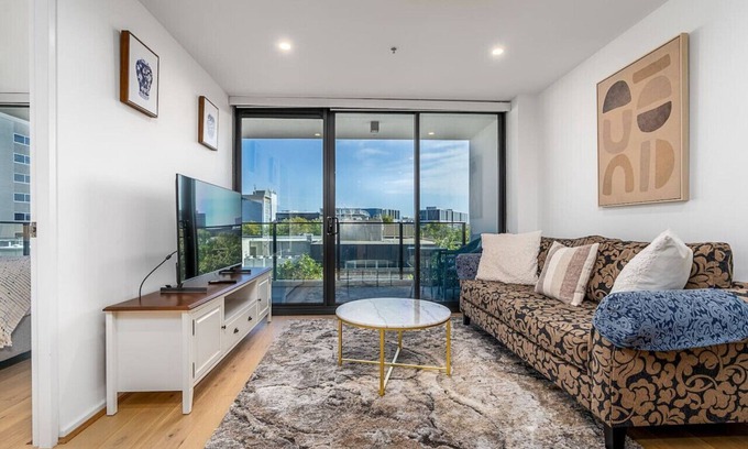 City East Apartamento | New to VRBO: North-Facing APT 3 min to Canberra Times Fountain
