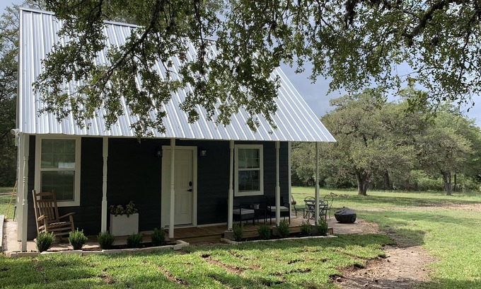 Round Top Cabaña | NEW TO VRBO - Perfect Location - Gray Moss Farm Cottage
