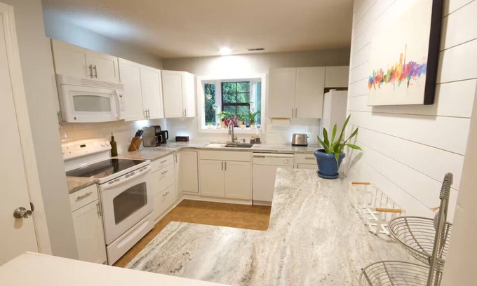 Durham Casa | NEW! Tranquil 2bd Townhome Min to RTP, Downtown Durham, Chapel Hill, RDU