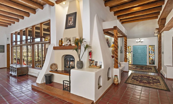 Canoncito Casa | NEW! Tranquil Home Nestled in the Santa Fe Hills |15 min to Plaza - Pet ok!