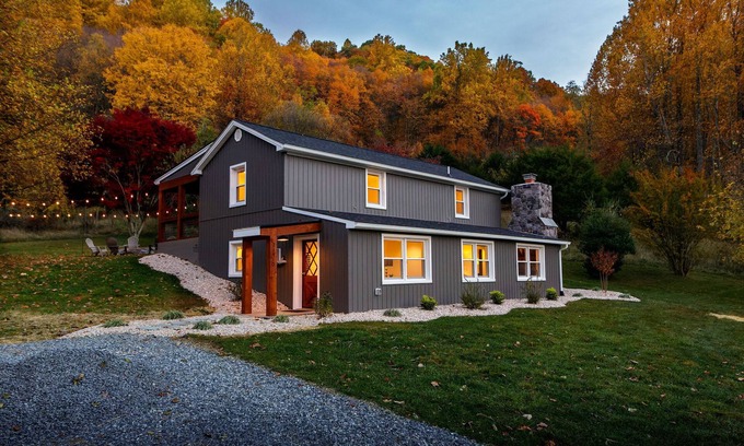 Elkton Cabaña | NEW Tranquil Retreat on 42 Acres with Hot Tub, Bordering National Park, WI-FI!