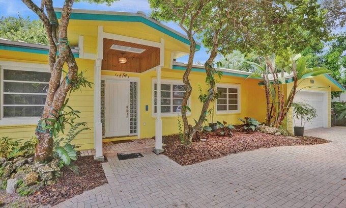 Ludlam Casa | NEW Tropi-Casual Miami Oasis 4 bed 2 bath