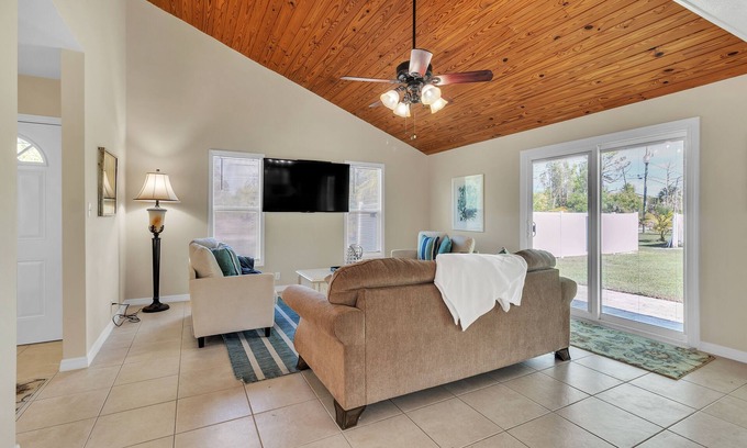 Saint James City Casa | NEW! Tropical Oasis with Private Screened Hot Tub
