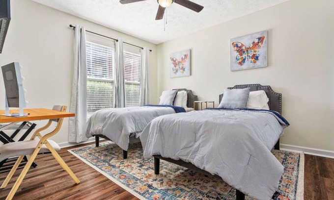 Auburn Apartamento | New Twin Bedroom (2 Twin Beds) inside a 4 BR Condo/New AU Oasis 2 Mins to Downtown & Stadium