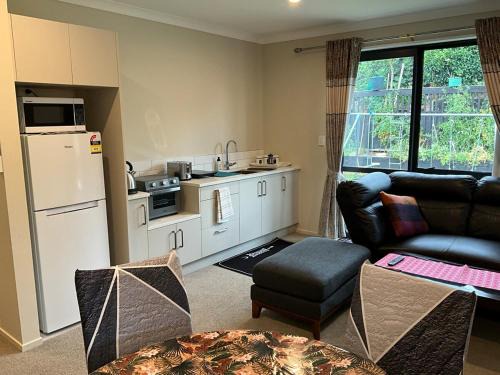 Pukekohe Casa | New two Bedroom house attached to main house