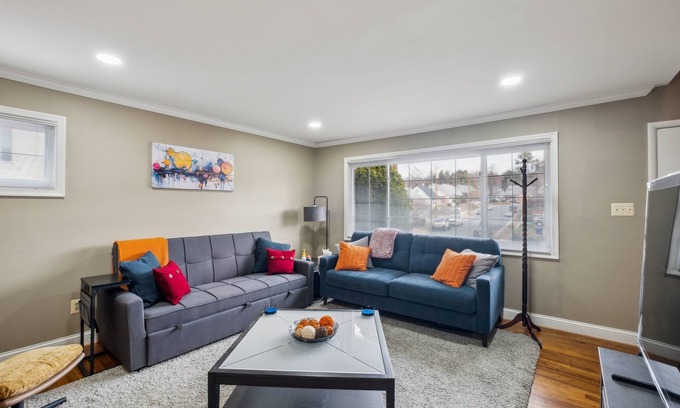 Seminary Hill Casa | NEW! Uline Hospitality (4-Bedroom Home)