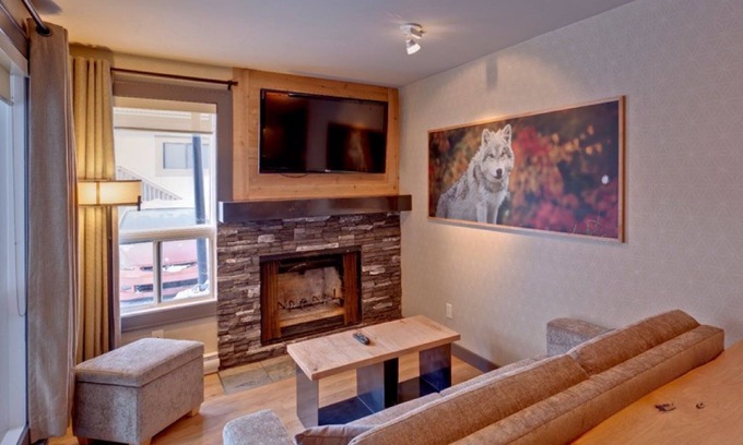 Banff Condominio | NUEVO + Unique Wolf Condo | Acceso a la bañera de hidromasaje