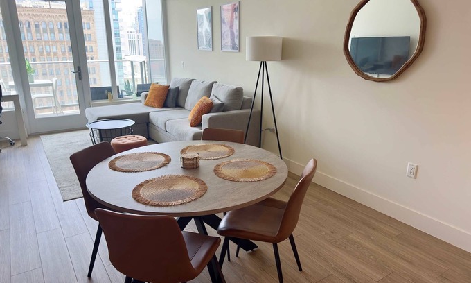 Civic Core Apartamento | NEW Upscale Downtown San Diego Stay Queen Bed Pool Sauna