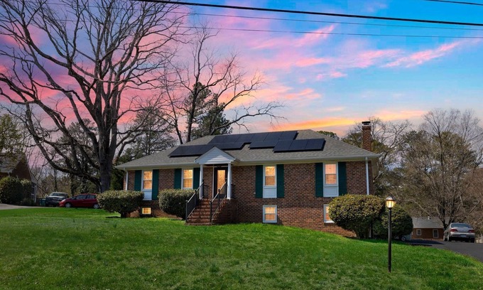 North Chesterfield Casa | NEW! Upscale Escape | Game Room & Spa-Like Baths