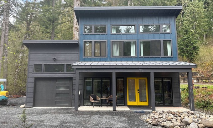 Paradise Estates Casa | New Vacation Home near Mt Rainier. We now have Wi-Fi. We do not allow pets.