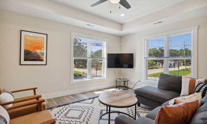 Michigan City Casa | New Vacation Home - 4 Bed/3 Bath w/ Hot Tub & Fire pit - 5 min to beach