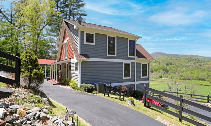 Hiawassee Casa | NEW! Valley View Mountain Getaway