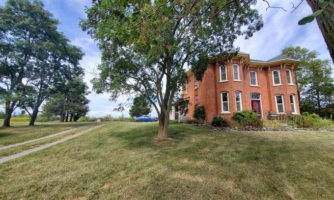 Prince Edward Casa | NEW - Victorian Italianate offering top Amenities