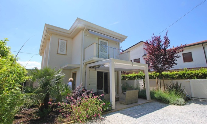 Cinquale Casa | Vacation Home en Capanne-prato-cinquale con 2 habitaciones, capacidad 4