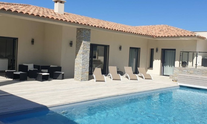 Santa Giulia Villa | Nueva villa 08 personas de alto standing gran piscina privada climatizada