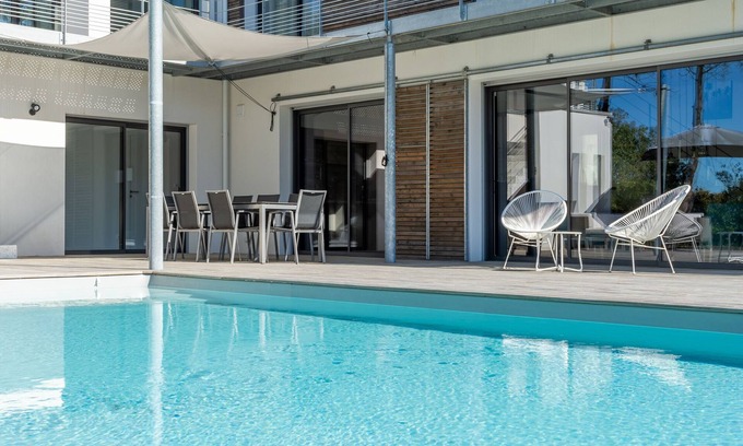 Chateau-d'Olonne Villa | Nueva villa de 240 m2, 5 dormitorios, 5 baños, piscina, cerca del océano a Les Sables d'Olonne