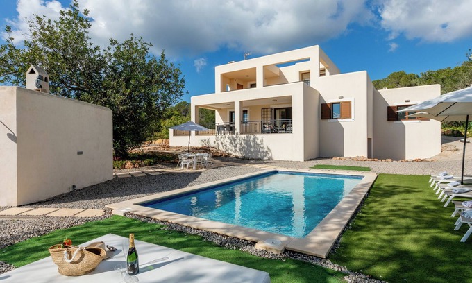 Playa de Es Figueral Villa | New! Villa Can Toni - Tres Habitaciones Villa, Capacidad 6