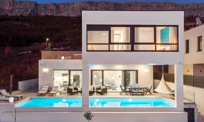 Jesenice Villa | Villa Lemon with infinity Pool and a Cinema room