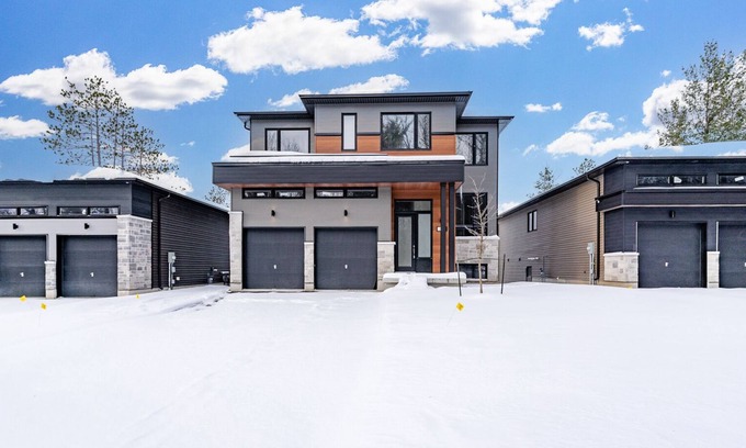 Wasaga Beach Villa | New Villa near Wasaga beach