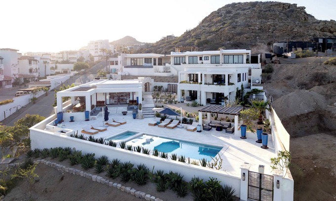 Buzzards Casa | New Villa, Priv. Suites, Priv. Pool + Beach Club Access