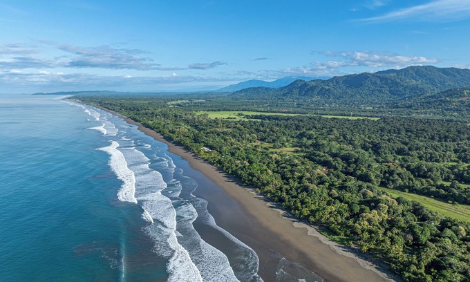 Playa Matapalo Casa | New Villa! well-appointed home-3 min walk to beach, near Manuel Antonio Quepos
