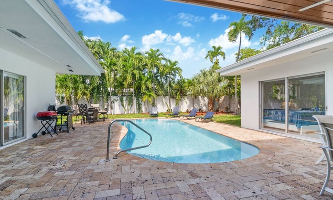 Ojus Casa | NEW VILLA WITH POOL AND GARDEN BY AVENTURA MALL