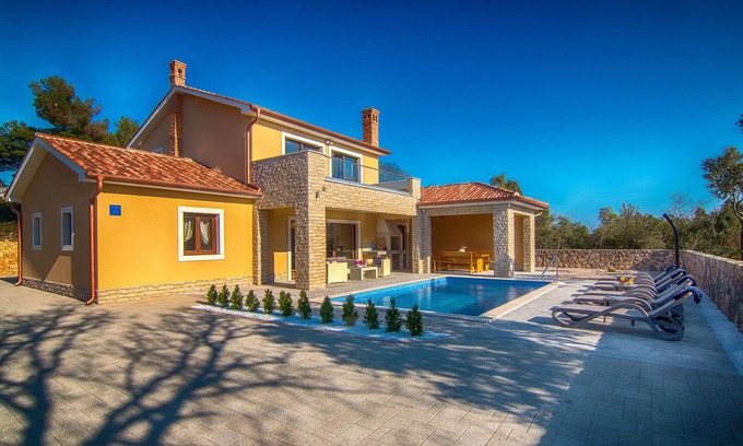 Pinezici Villa | Villa de nueva construcción con piscina, a 500 metros de la playa, barbacoa, vistas al mar, zona tranquila