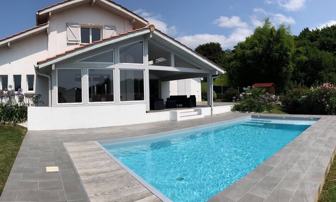 Arbonne Casa | Nueva casa con piscina a las puertas de Biarritz.