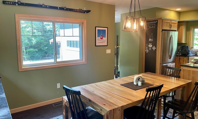 Jackson Chalet De Esquí | New w/ 3 kingbeds, AC, hot tub- 1 min to Storyland