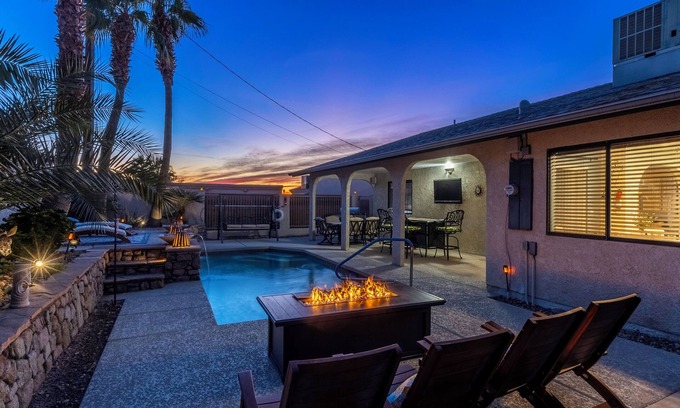 Lake Havasu City Casa | NEW~~Walk to Lake~Pool~Boat Parking~Close to Launch Ramp~Pets~King Bed~EV