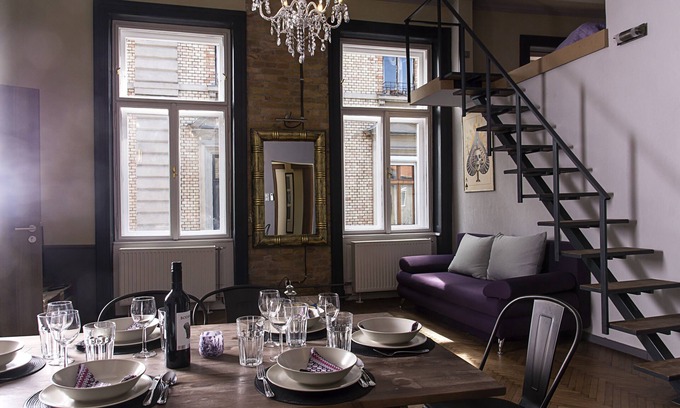 Erzsebetvaros Casa | New - Walnuttree Double 12 Person Apartment Central in Budapest - Hungary