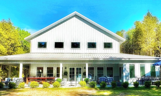 Sturgeon Bay Casa | New Waterfront 5 BR- 4 Bath Barndominium in Sturgeon Bay-Egg Harbor