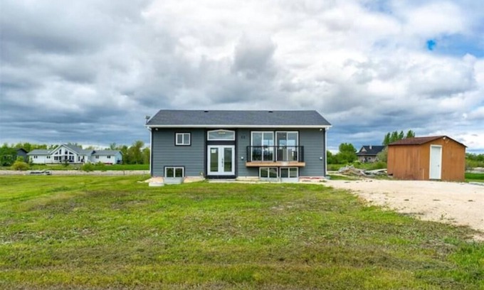 Gimli Casa | New waterfront- 5 bedroom home