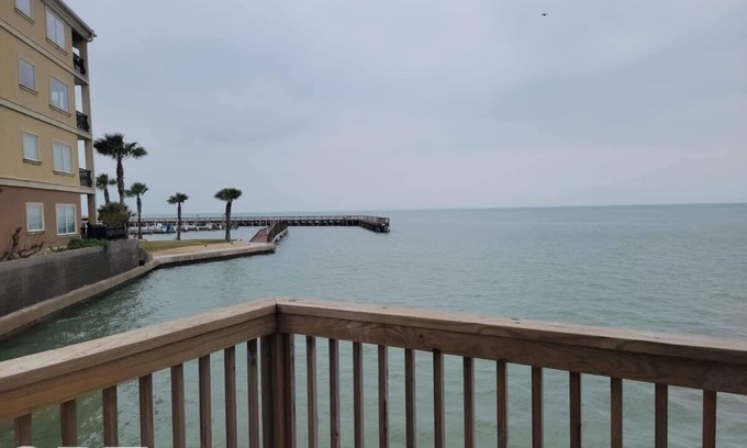 Port Isabel Condominio | New Waterfront Bungalow Fishermans Paradise 2 Bedroom Home by RedAwning