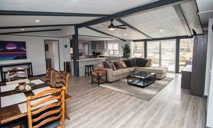 Malakoff Casa | New! Waterfront Getaway on Cedar Creek Lake! Pet Friendly, with Boat House and Sand Volleyball
