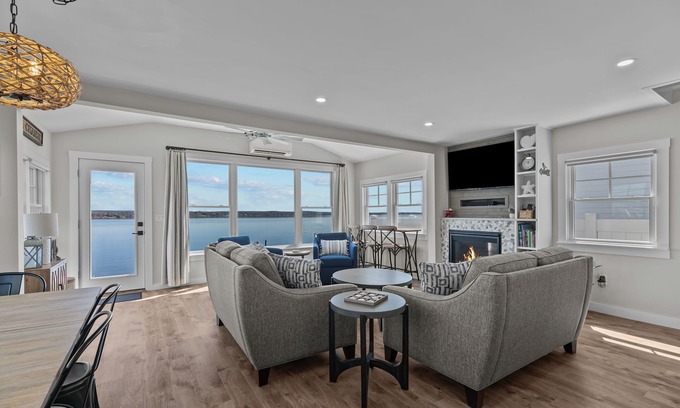 Portsmouth Casa | New WATERFRONT home in Portsmouth!