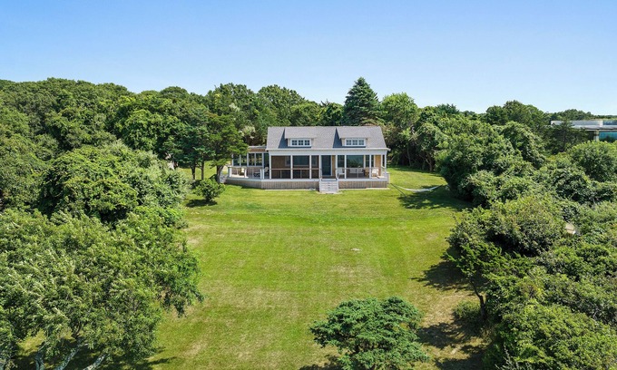 Vineyard Haven Casa | Cottage nostálgico de 1920 con playa privada y Mejor Sunset Visualización En La Isla