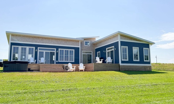 Hope River Casa | NEW…Waterfront, Hot Tub, Private