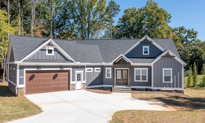 Troutman Casa | New waterfront house on Lake Norman/private dock