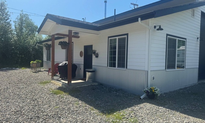 Wasilla Casa | NEW & welcoming guesthouse in family-friendly neighborhood close to town