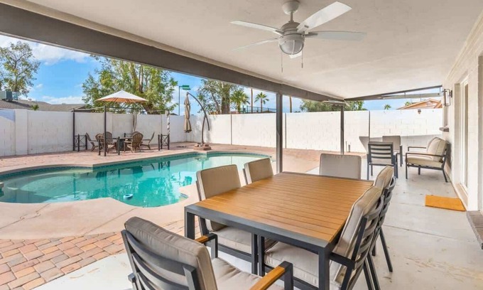 Glendale Casa | *NEW* Western Desert Pool Oasis! Fire Pit & Grill!