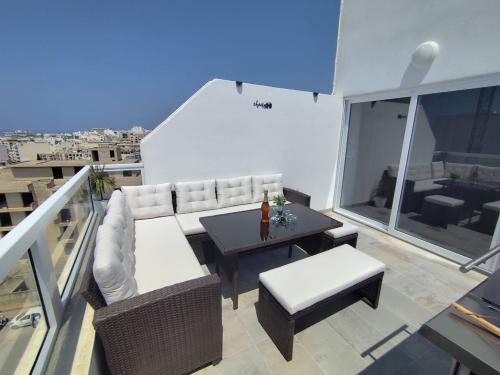 Bugibba Apartamento | New White Lotus Penthouse 13 St Pauls Bay Malta