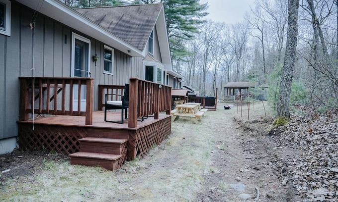 Tamworth Casa | NEW! Woodland Retreat - Hot tub/Game Room/Firepit